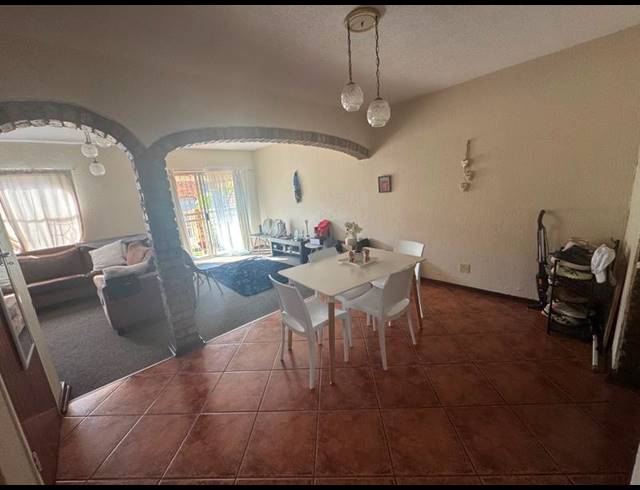 3 BEDROOM TOWNHOUSE FOR SALE IN CLUBVILLE